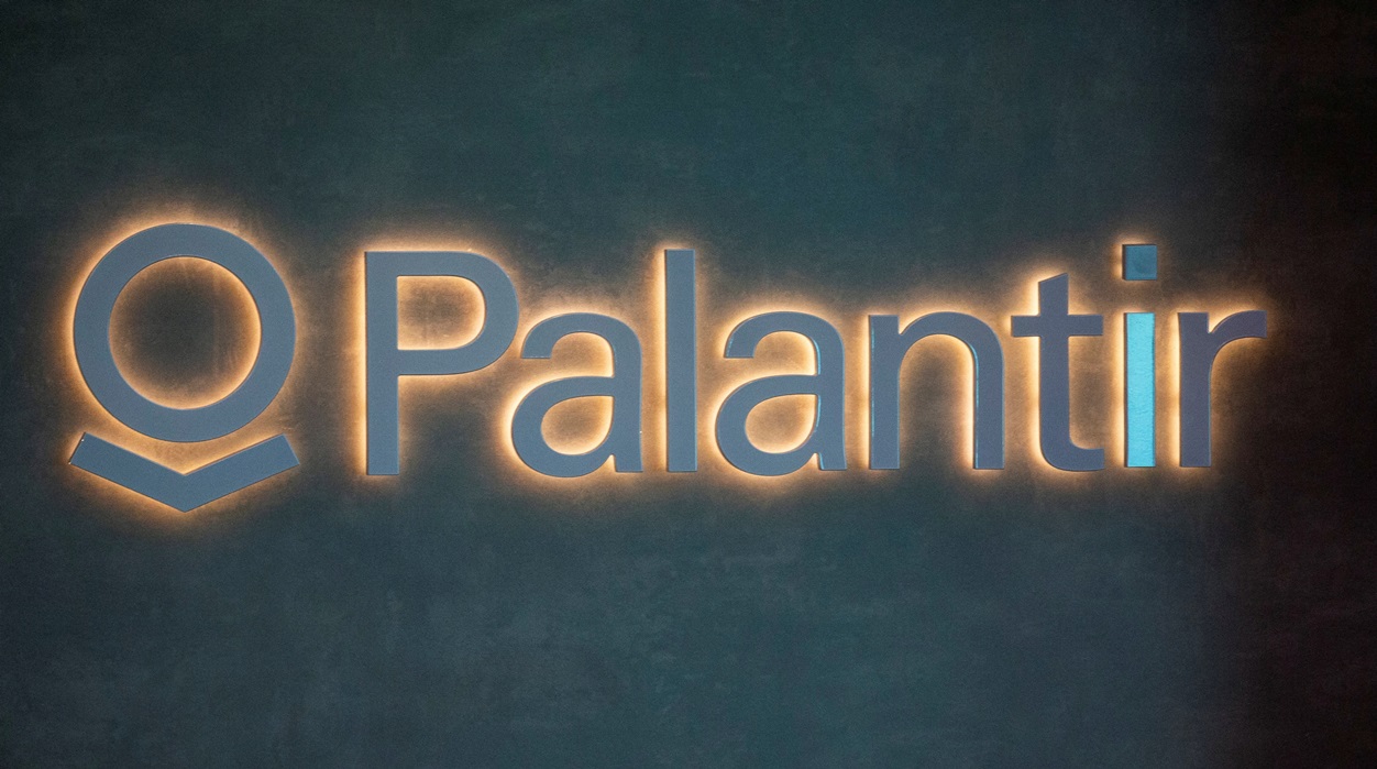 palantir-logo-colored.jpg